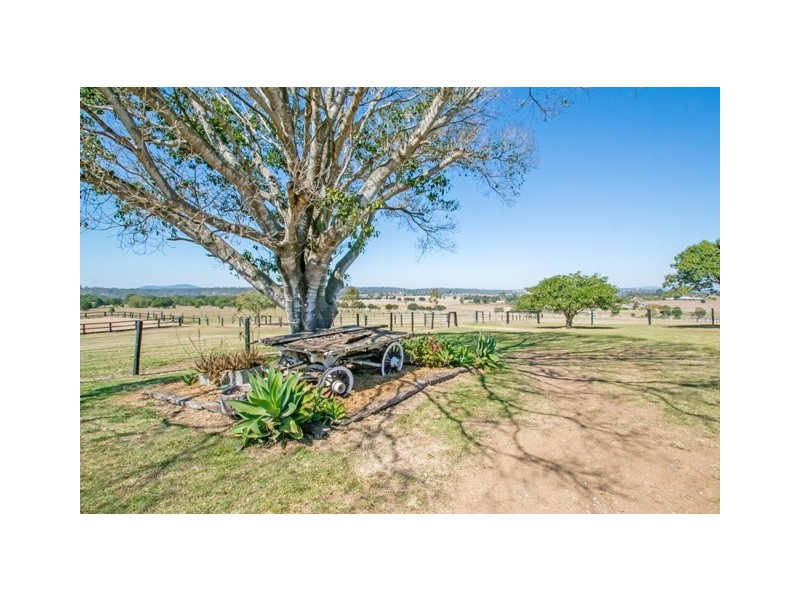 385 Fernvale Rd, Fairney View QLD 4306