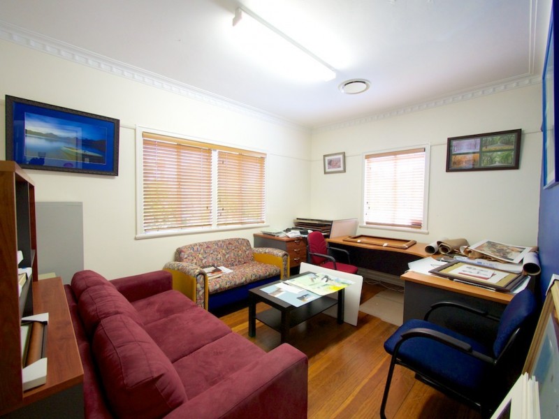 3 Hamilton St, Booval QLD 4304