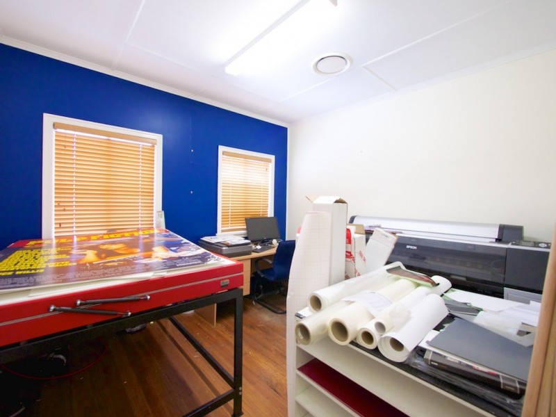 3 Hamilton St, Booval QLD 4304