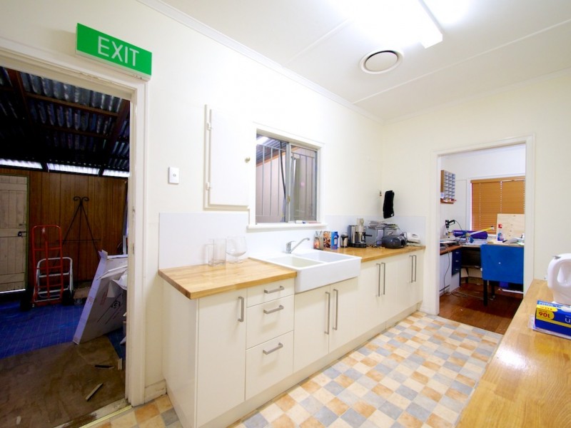 3 Hamilton St, Booval QLD 4304