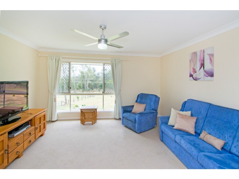 3 Janet Cl, Fernvale QLD 4306