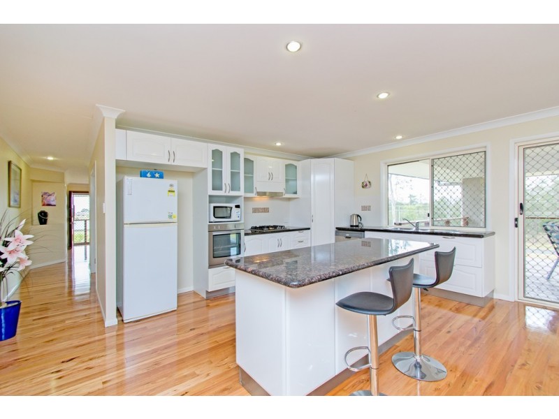 3 Janet Cl, Fernvale QLD 4306