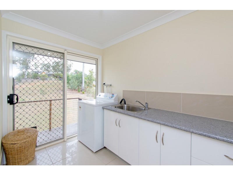 3 Janet Cl, Fernvale QLD 4306