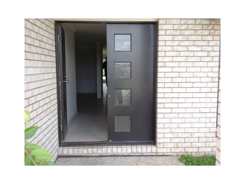 3 Nuala, Yamanto QLD 4305