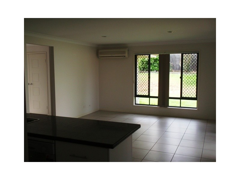 3 Nuala, Yamanto QLD 4305