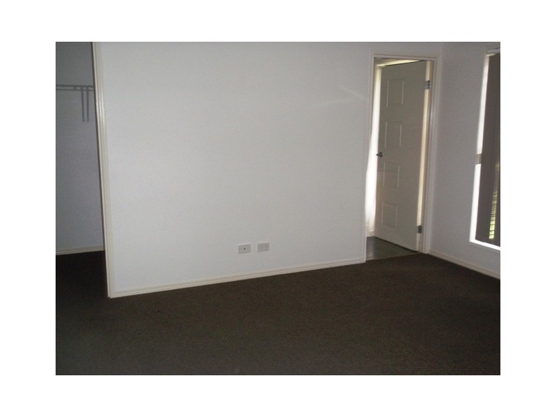 3 Nuala, Yamanto QLD 4305