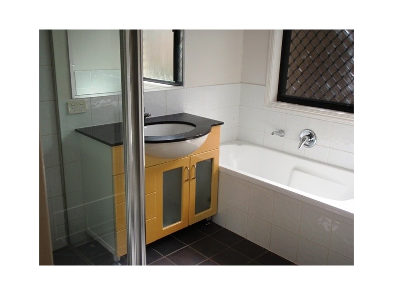 3 Nuala, Yamanto QLD 4305