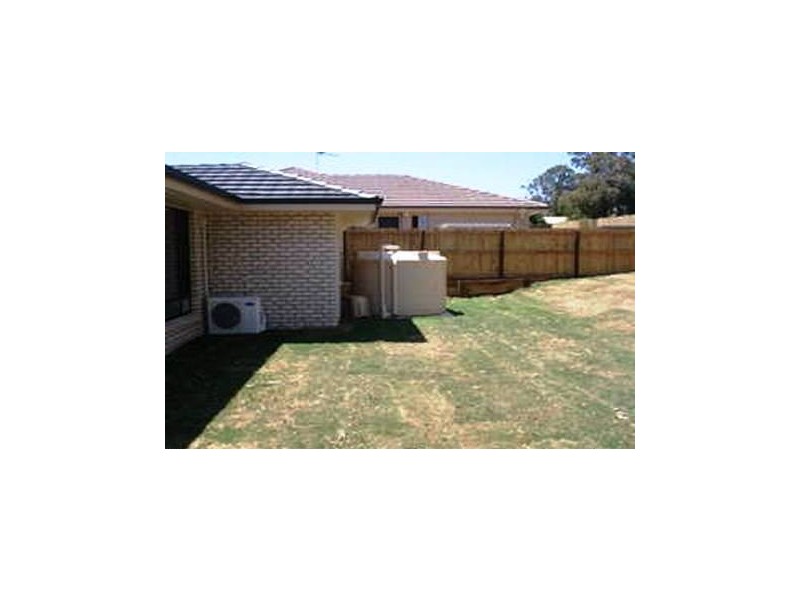 3 Nuala, Yamanto QLD 4305
