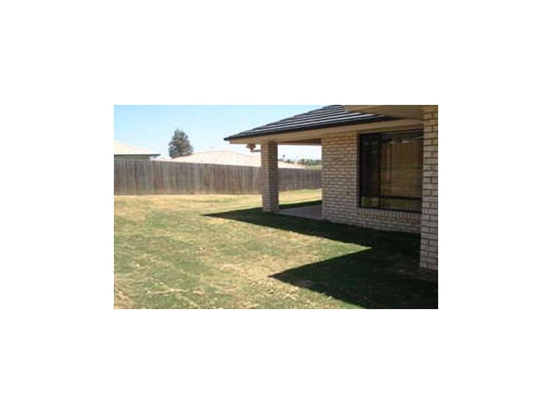 3 Nuala, Yamanto QLD 4305