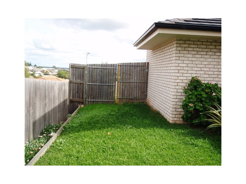 3 Nuala, Yamanto QLD 4305