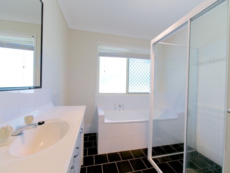 7 Crows Ash Crt, Lowood QLD 4311