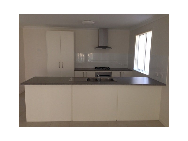 5 Hallvard Crescent, Augustine Heights QLD 4300