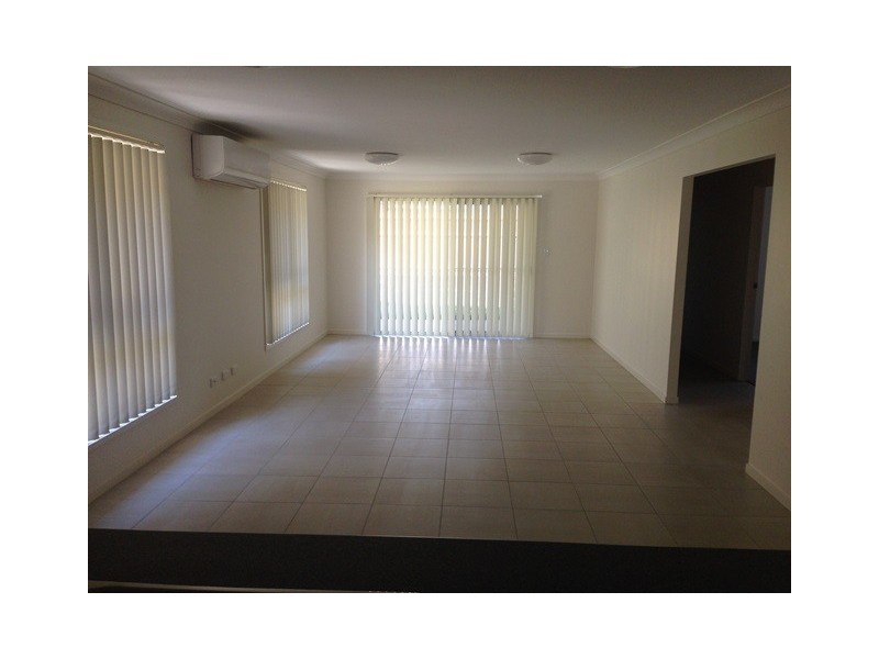 5 Hallvard Crescent, Augustine Heights QLD 4300