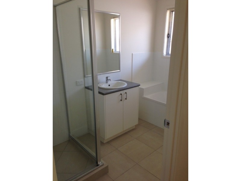 5 Hallvard Crescent, Augustine Heights QLD 4300