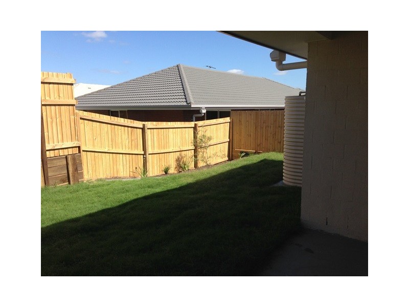 5 Hallvard Crescent, Augustine Heights QLD 4300