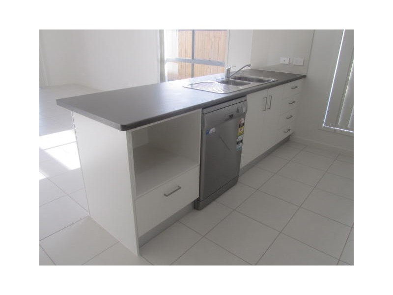 43 Valentine Crescent, Augustine Heights QLD 4300