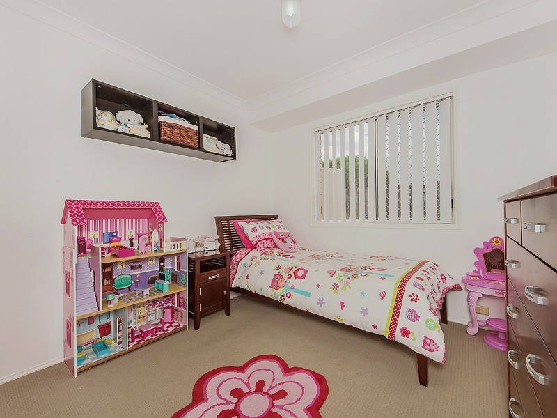 35 Sealy Street, Silkstone QLD 4304