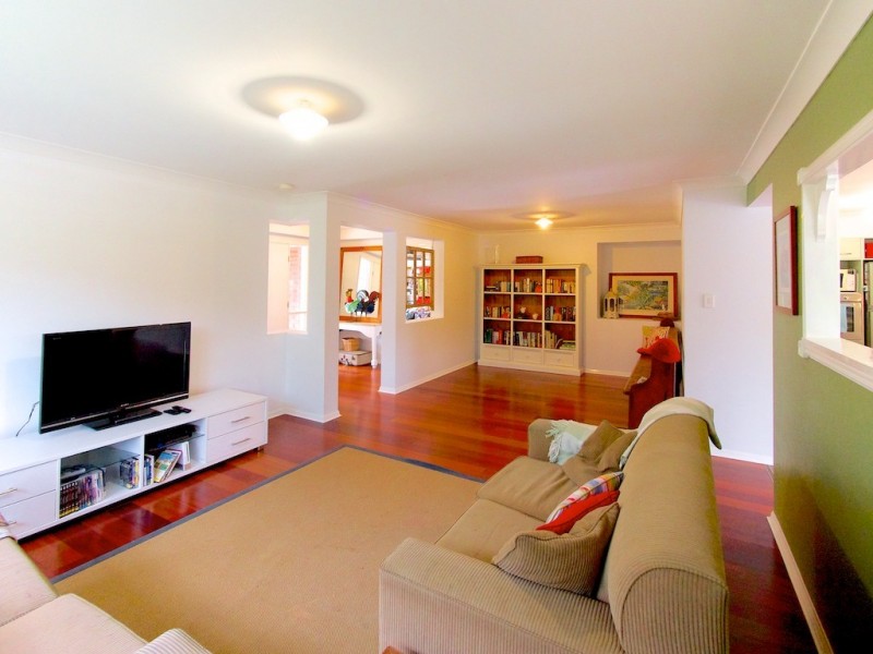 275 George Holt Dr, Mount Crosby QLD 4306