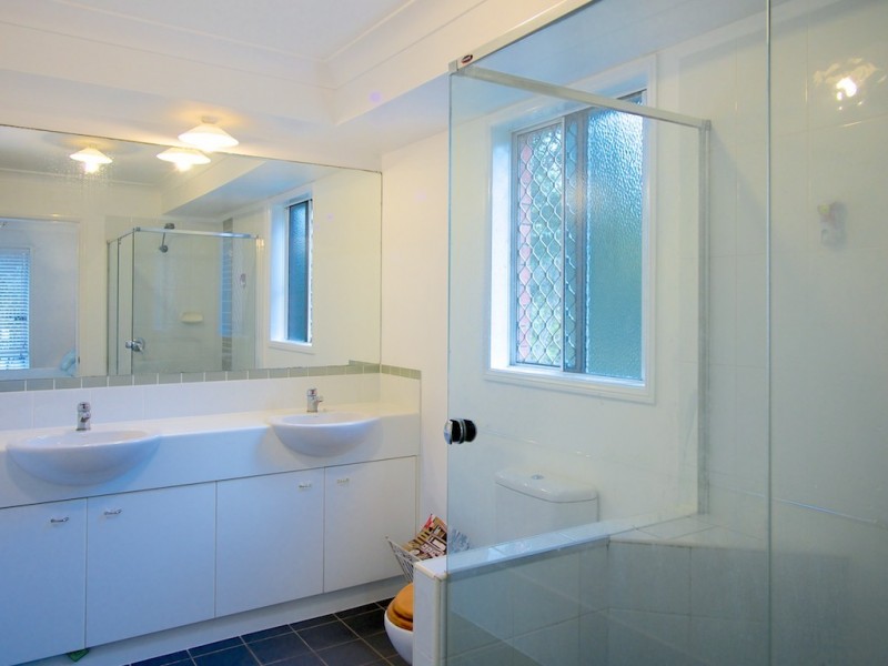 275 George Holt Dr, Mount Crosby QLD 4306