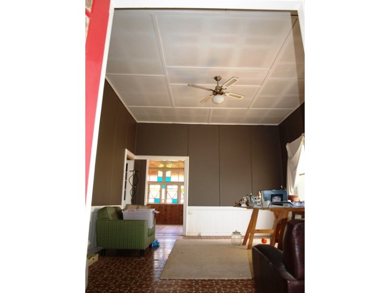 10 Siemons St, One Mile QLD 4305