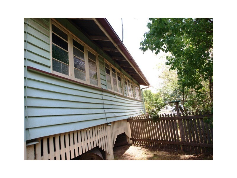 10 Siemons St, One Mile QLD 4305
