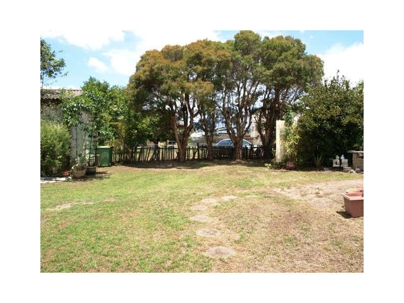 10 Siemons St, One Mile QLD 4305