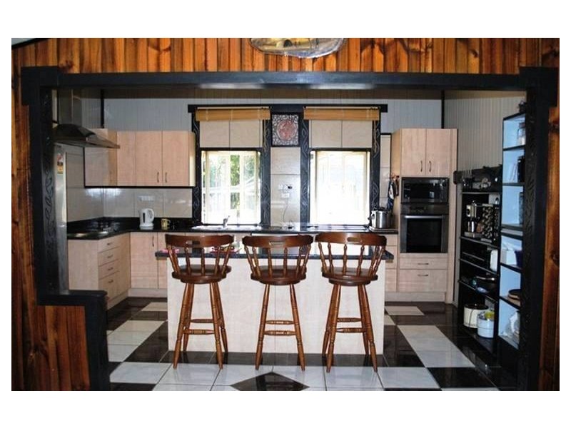 10 Smith St, North Ipswich QLD 4305