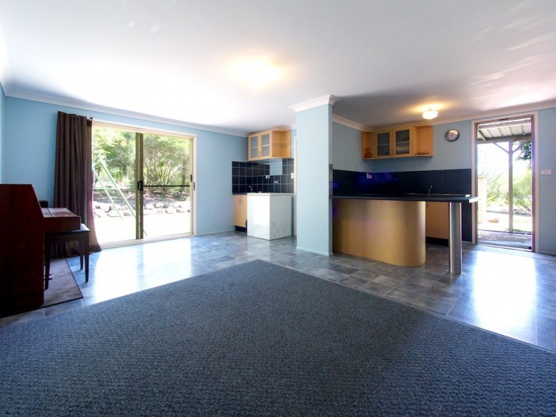 9 Eileen Crt, Kensington Grove QLD 4341