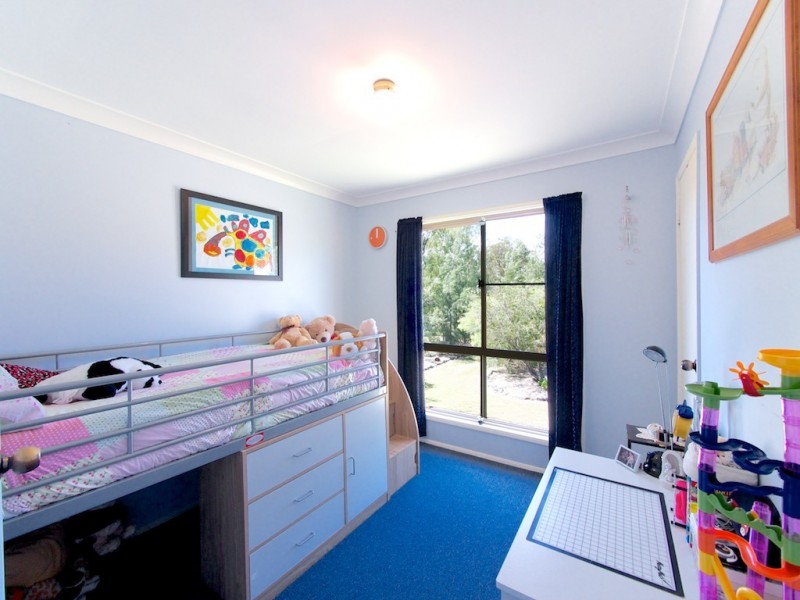 9 Eileen Crt, Kensington Grove QLD 4341