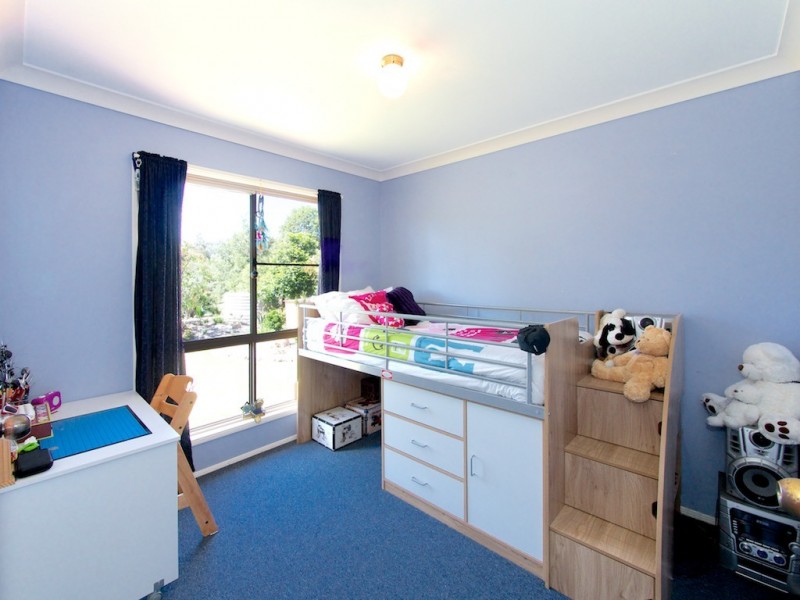 9 Eileen Crt, Kensington Grove QLD 4341