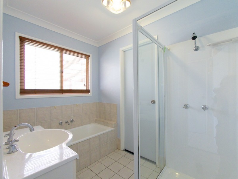 9 Eileen Crt, Kensington Grove QLD 4341