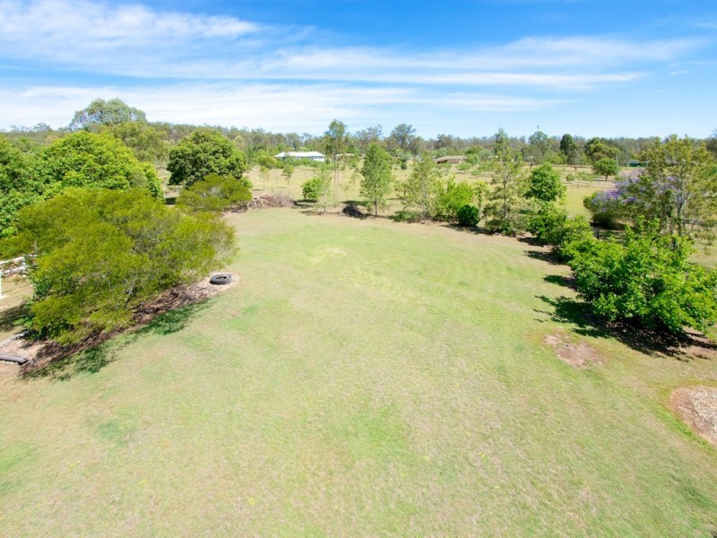 9 Eileen Crt, Kensington Grove QLD 4341