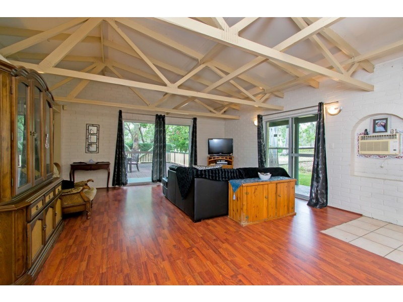 33 Shines Road, Wivenhoe Pocket QLD 4306