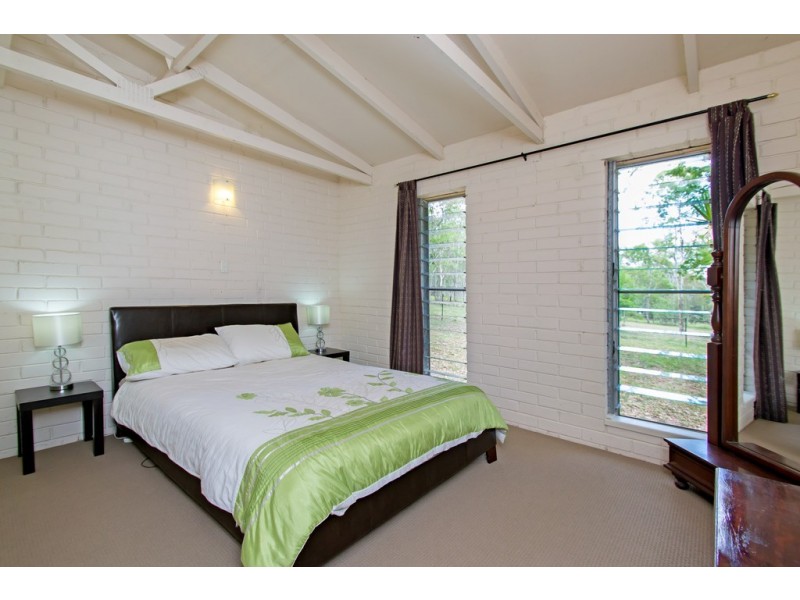 33 Shines Road, Wivenhoe Pocket QLD 4306