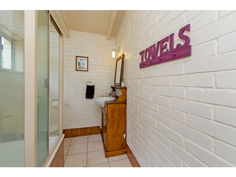 33 Shines Road, Wivenhoe Pocket QLD 4306