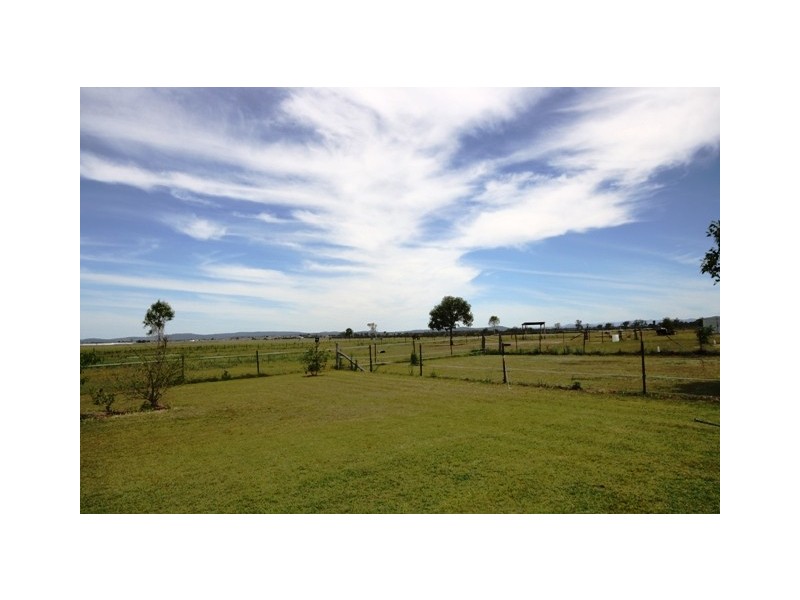 26 Topaz Cr, Lockyer Waters QLD 4311