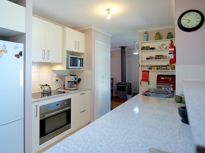 148 Lockyerview Road, Wivenhoe Pocket QLD 4306