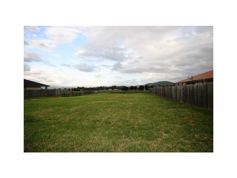 15 Peregrine Dr, Lowood QLD 4311
