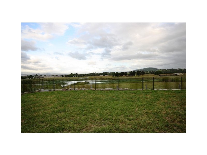 15 Peregrine Dr, Lowood QLD 4311