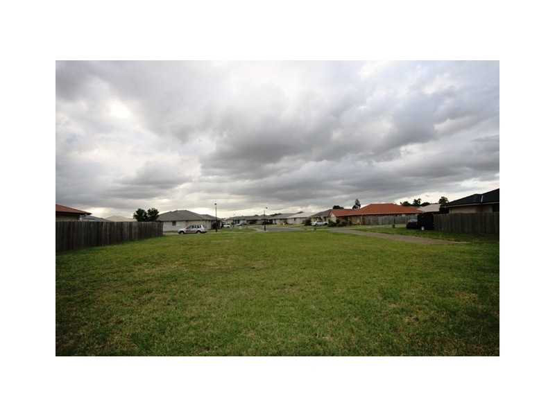 15 Peregrine Dr, Lowood QLD 4311