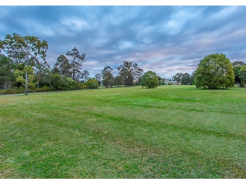 60 Janice Crt, Blackbutt QLD 4306