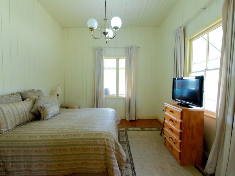 108 Lake Manchester Rd, Kholo QLD 4306