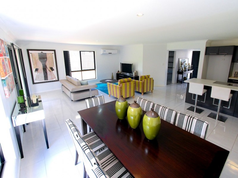 2 Eustace Cct, Augustine Heights QLD 4300