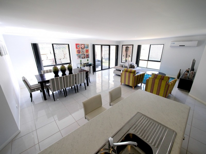 2 Eustace Cct, Augustine Heights QLD 4300