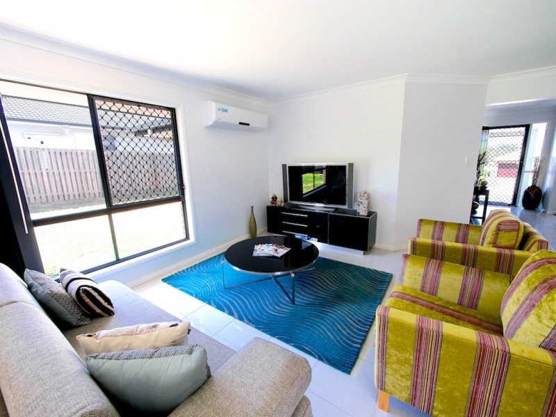 2 Eustace Cct, Augustine Heights QLD 4300