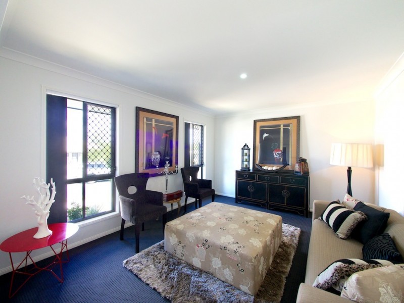 2 Eustace Cct, Augustine Heights QLD 4300