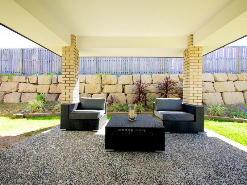 2 Eustace Cct, Augustine Heights QLD 4300