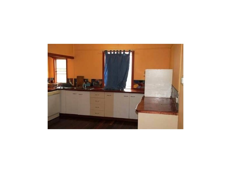 44 Dwyer St, Silkstone QLD 4304