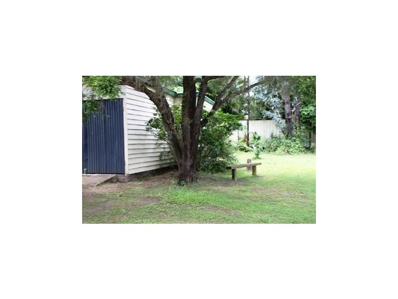 44 Dwyer St, Silkstone QLD 4304