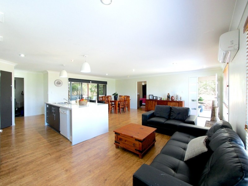 2 Condamine Dr, Fernvale QLD 4306